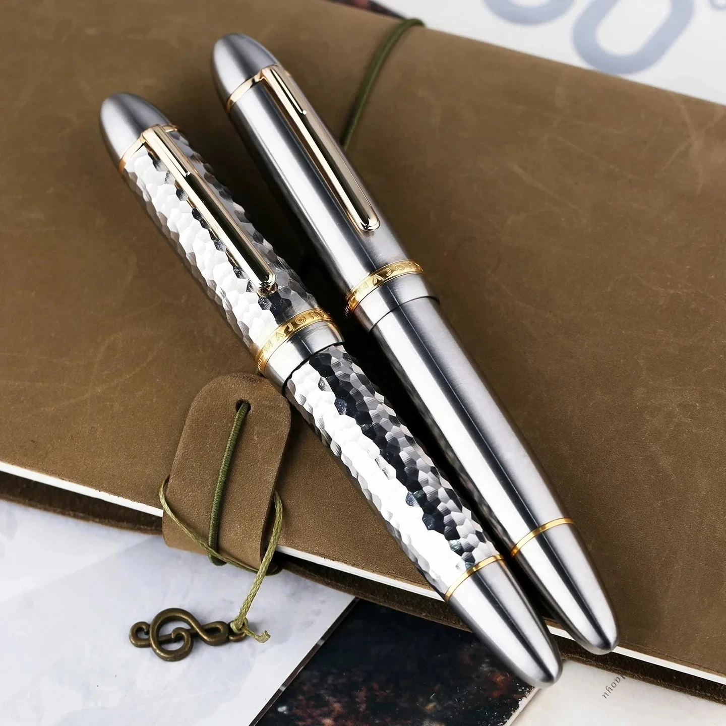 MAJOHN P141 Titanium Hammered Pattern Piston Fountain Pen with No.8 40# F Nib Luxury Large Size Writing Calligraphy Pen