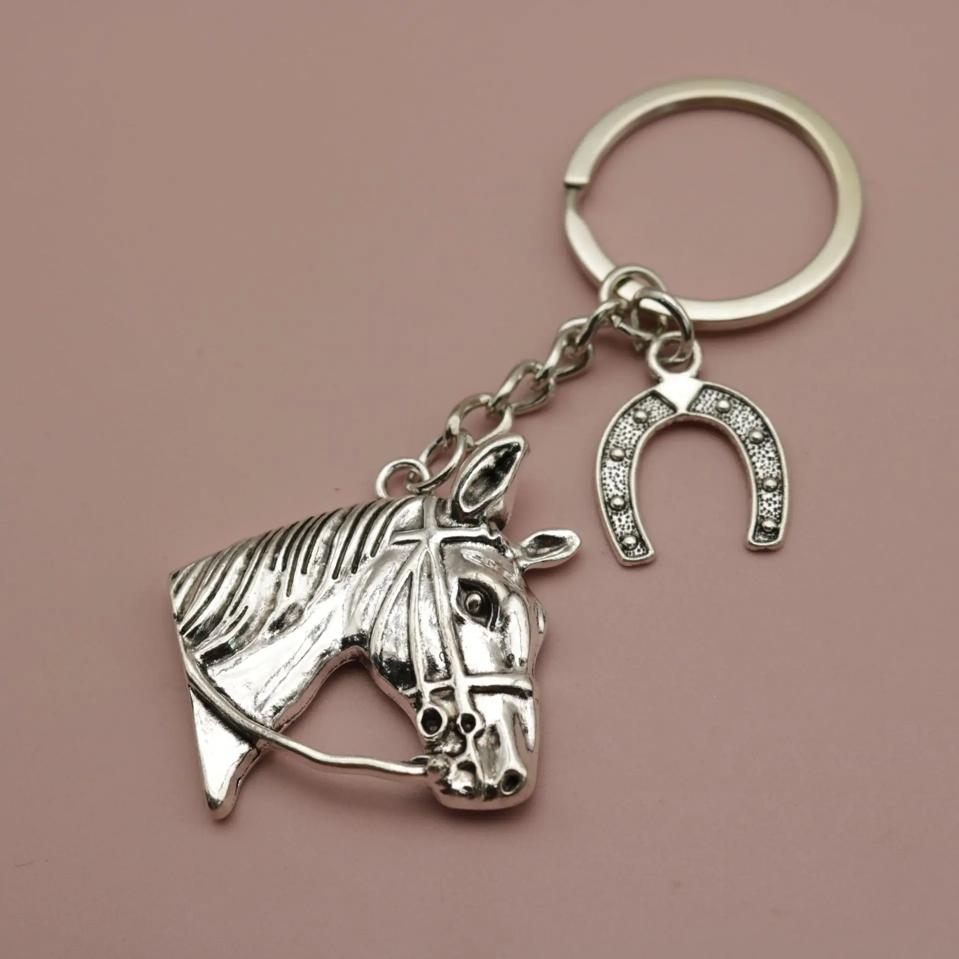 Creative keychain alloy horsehead vintage keychain TQ238