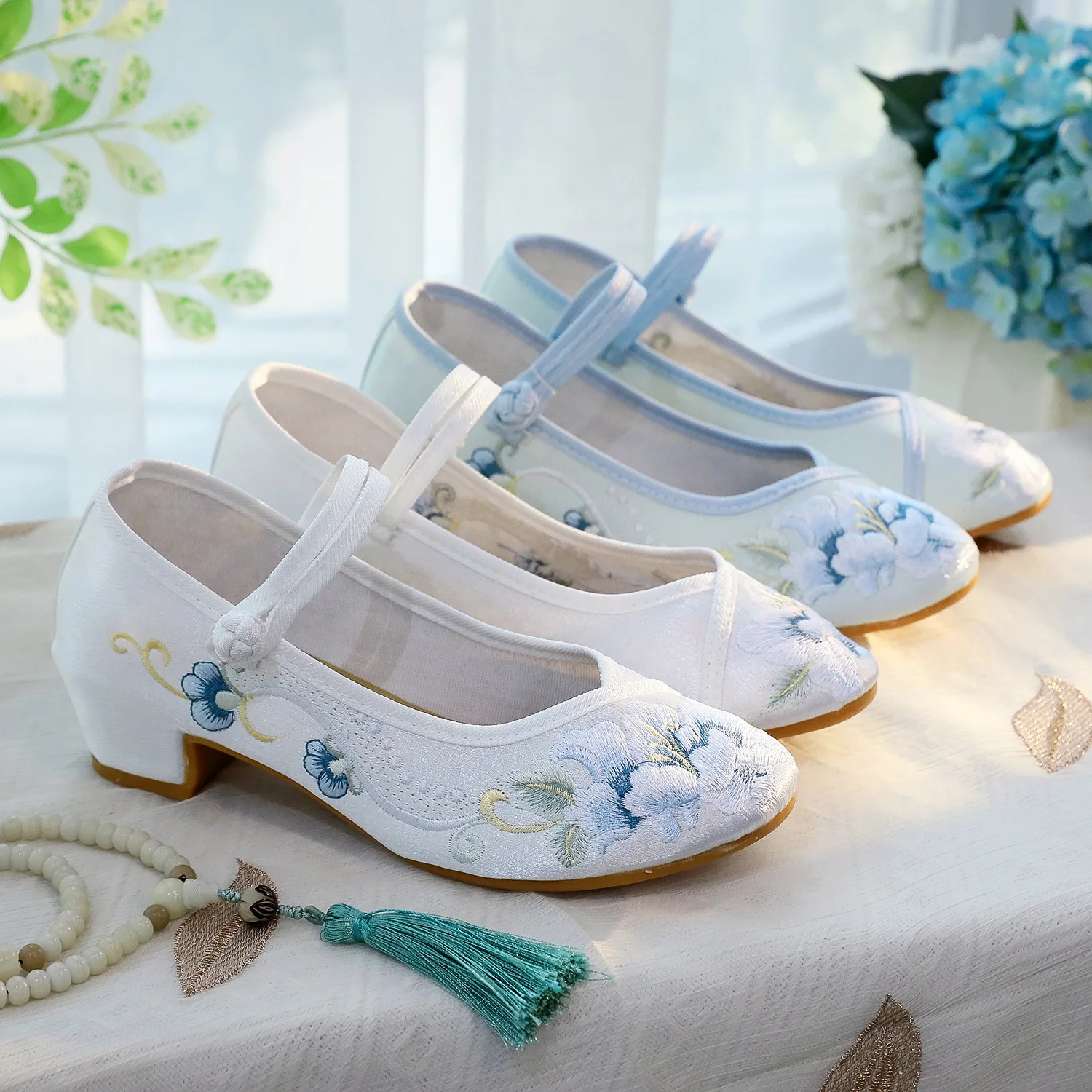 Cheongsam Hanfu Square Heel Shoes Ethnic Style Embroidered Shoes Daily Dance Costume Accessory Women Gift