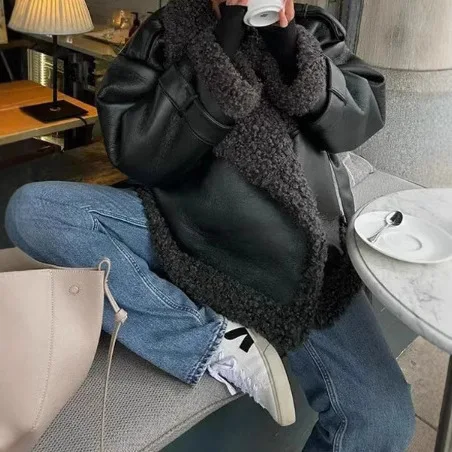 معطف فرو دافئ بحزام طية صدر السترة للنساء ملابس شتوية على الطراز الأوروبي الأمريكي