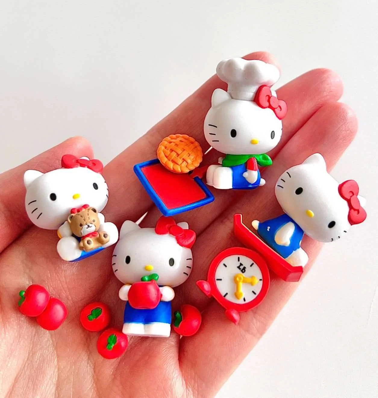 Kt Cat Apple Chef Dress Up Gachapon Puppe Geschenk Spielzeug Modell Anime-Charakter Figur Sammlerstücke Zubehör Geburtstagsüberraschungsgeschenke
