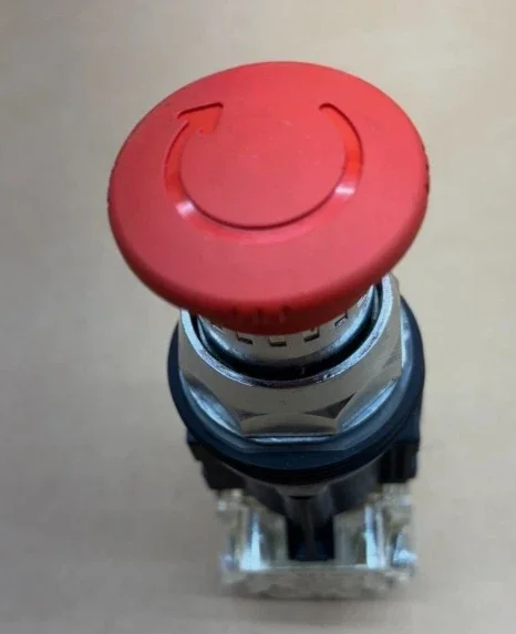 Brand New    2PCS XB4BS8444 EMERGENCY STOP NEW    STOCK Fast Delivery