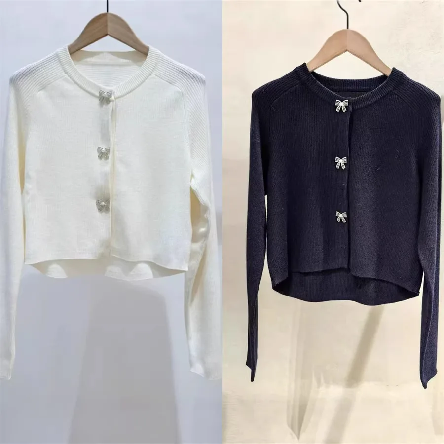 

【Подарок бесплатно】2026 Ранняя весна, новый вязаный топ на пуговицах со стразами, элегантный укороченный кардиган для женщин