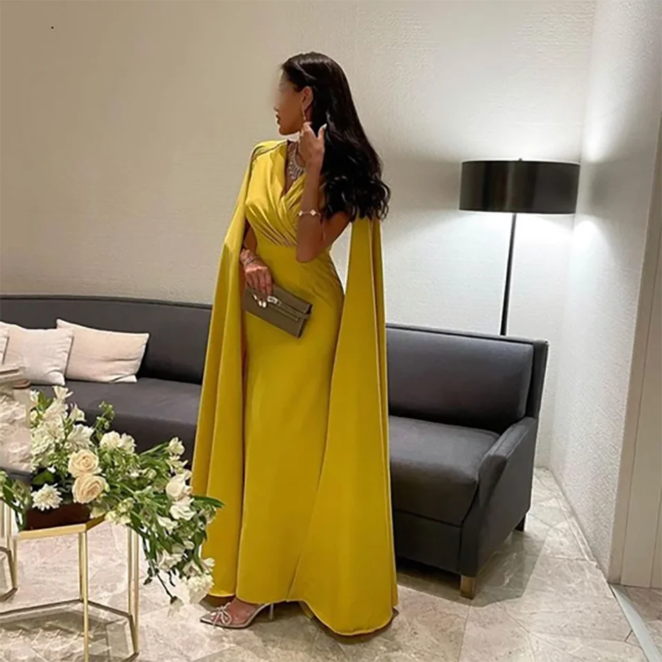 Robes de mariée sirène en satin jaune personnalisées pour femmes, col en V, manches évasées, dos nu avec train de cour, robe de patients en tulle, 2025