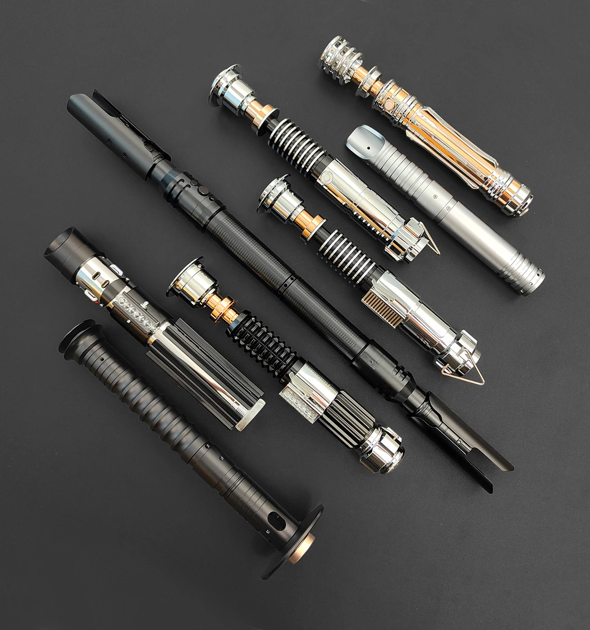 

[Wholesale] Lightsaber Xenopixel Proffie2.2 Metal hilt Jedi Laser Sword Sensitive Smooth Hitting Sound Punksaber Light Saber Toy