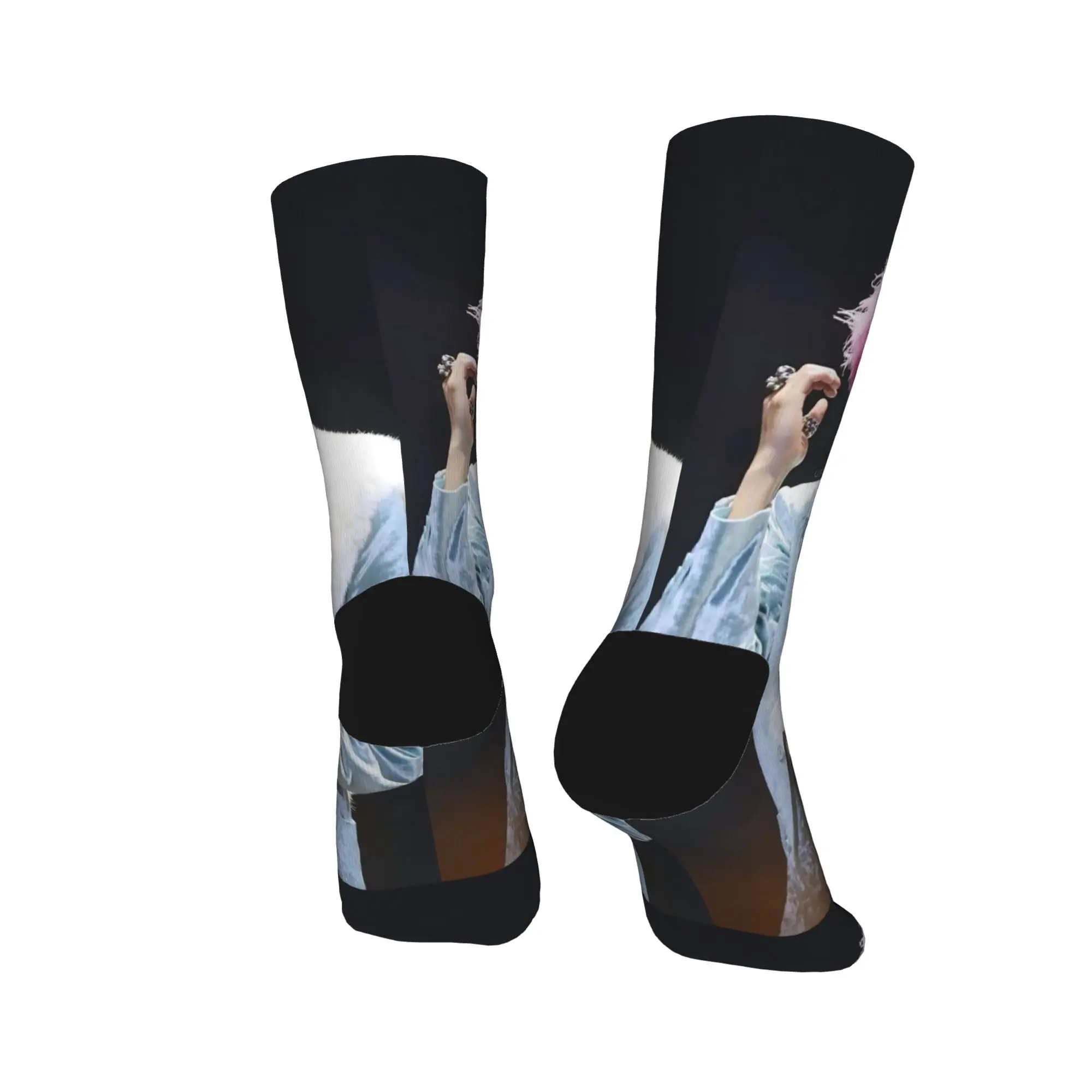 الكبار الرجال الجوارب الكورية المشاهير المغني T-TOP جوارب الربيع العصرية الدافئة جوارب ناعمة مطبوعة سكيت المضادة للانزلاق الجوارب