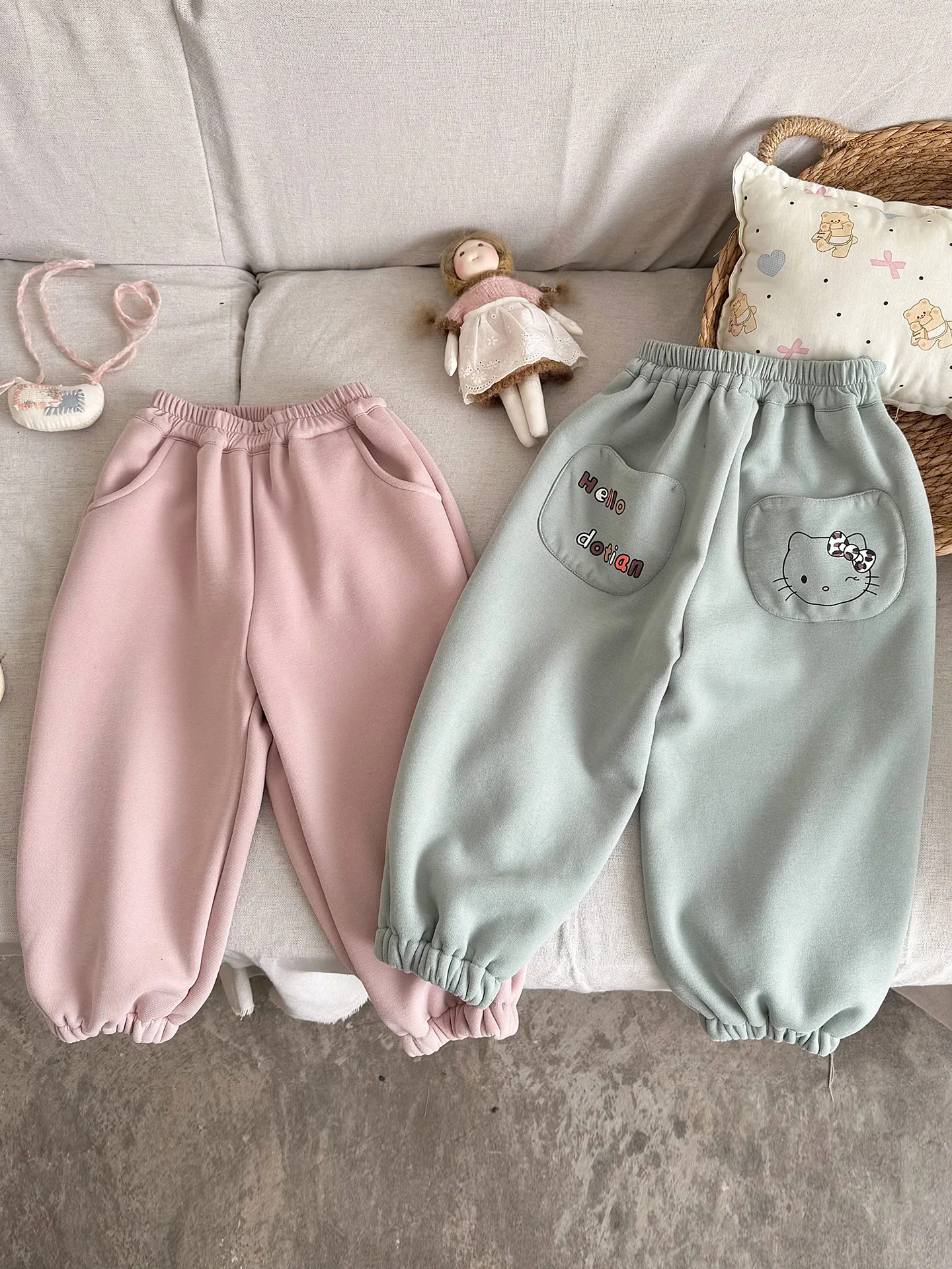 

Зимние флисовые спортивные брюки для девочек, корейские повседневные модные однотонные свободные теплые утепленные брюки с принтом Hello Kitty