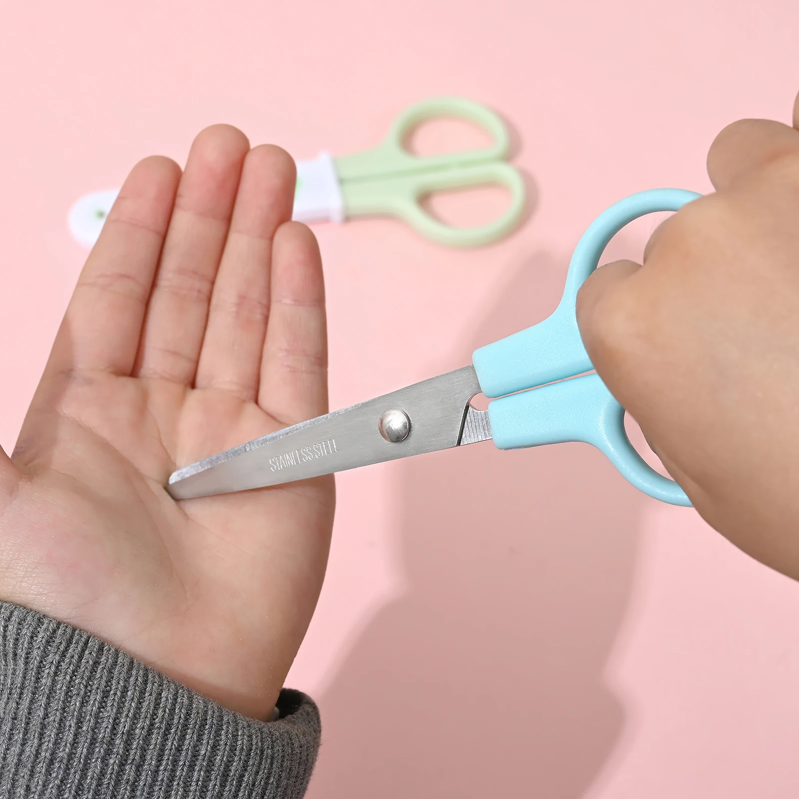 مقص لطيف بسيط للأطفال سلامة الأطفال الطلاب مقص رياض الأطفال مكتب القرطاسية DIY قطع الورق اليدوية سكرابوكينغ