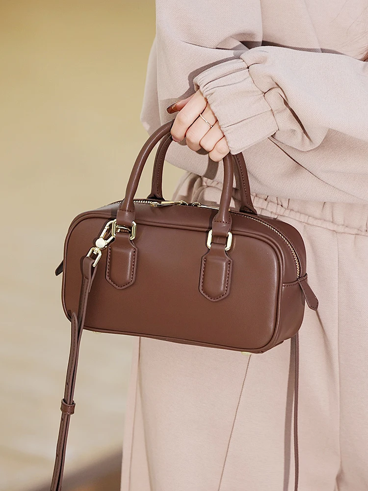 

Modern Neutral Sle Bowling Bag Women's Commuter Crossbody Handbag Soft Leather oulder Strap Detachable Faionable Pillow...