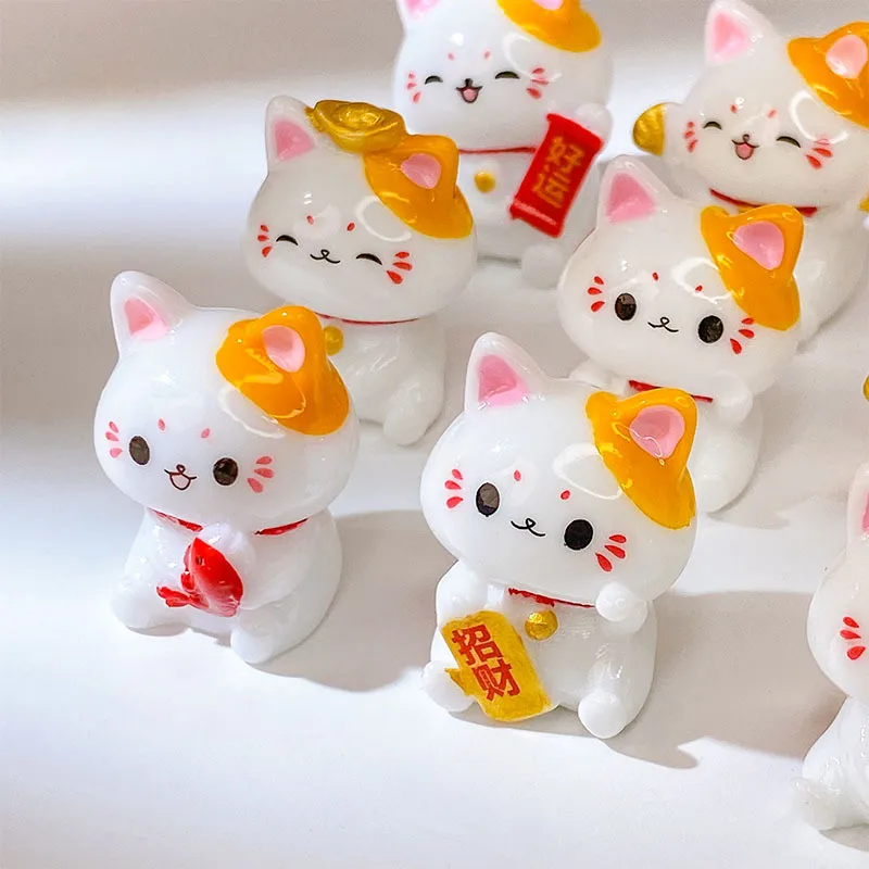 

Cute Fortune Cat Desktop Small Ornament lucky Cat Resin Accessories Car Ornament