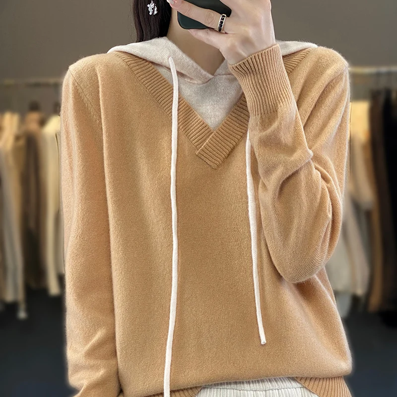 

The new% merino wool color matching knitted hooded long-sleeved sweater for women in autumn and winter of 2023 fits well.