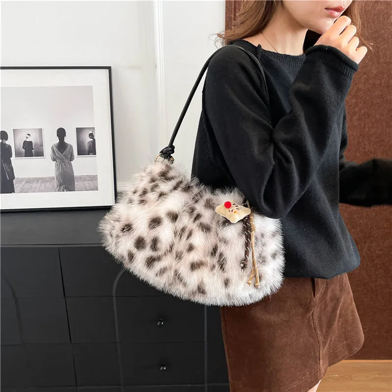 Fashion Plush Large-capacity Bag Women's 2024 Autumn and Winter New Shoulder Underarm Bag Mao Mao Tie-dye Commuter Messenger Bag