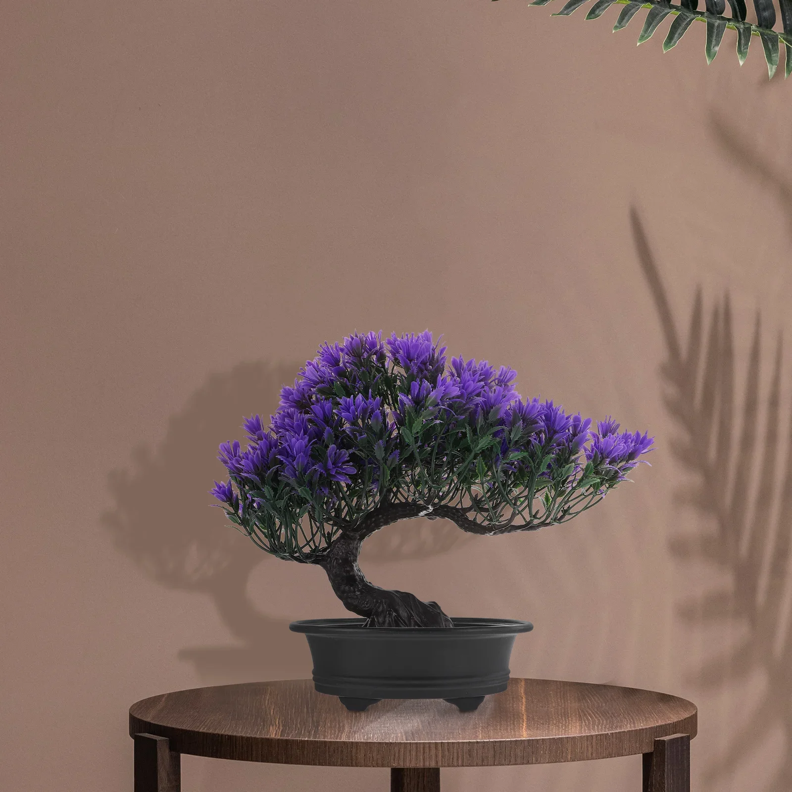 Realistischer künstlicher Miniatur-Bonsai-Baum aus roter Kiefer, immergrüne, pflegeleichte Kunstpflanze für die Dekoration von Schreibtischen und Regalen im Büro oder Zuhause. – Detail 6