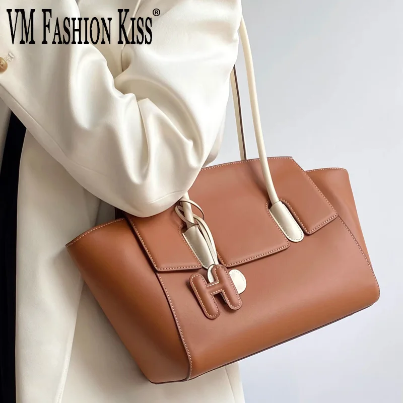 VM FASHION KISS Synthetic Cowhide Women's Underarm Bag Large Capacity Trapeze Handbags Elegant Single Shoulder Bag With Pendant