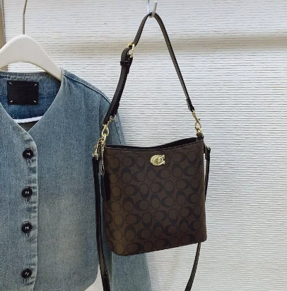 

Retro Light Luxury Shoulder Small Bag Women, New Fashionable Versatile Messenger Bag Exquisite Handbag