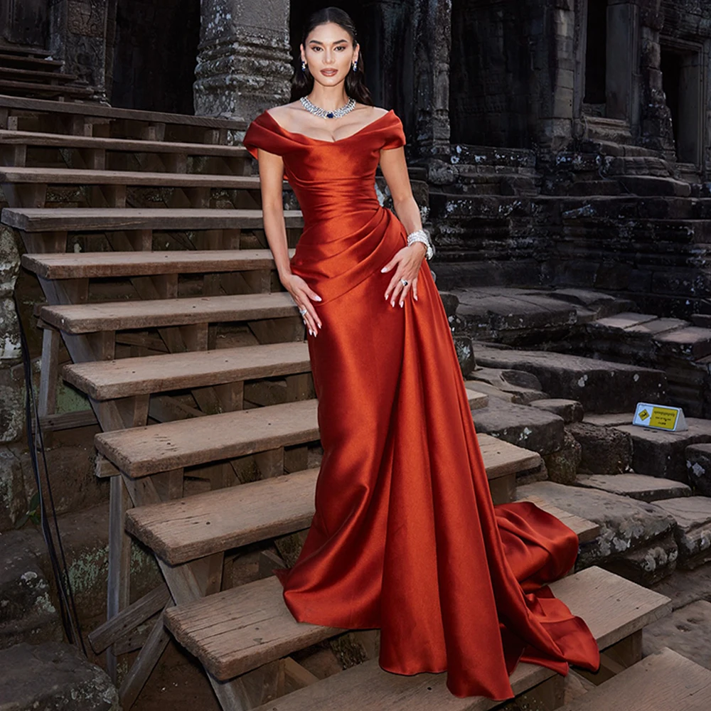 Abito da sera in raso con temperamento Abiti da ritorno a casa personalizzati con spalle scoperte Abiti squisiti per occasioni speciali con strascico a pannello