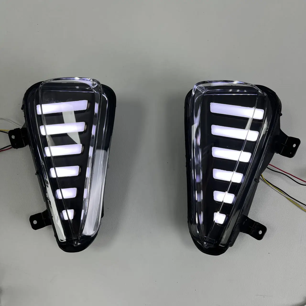 

Suitable for 21 Toyota Innova daytime running lights and front fog lights modified LED daytime running lights