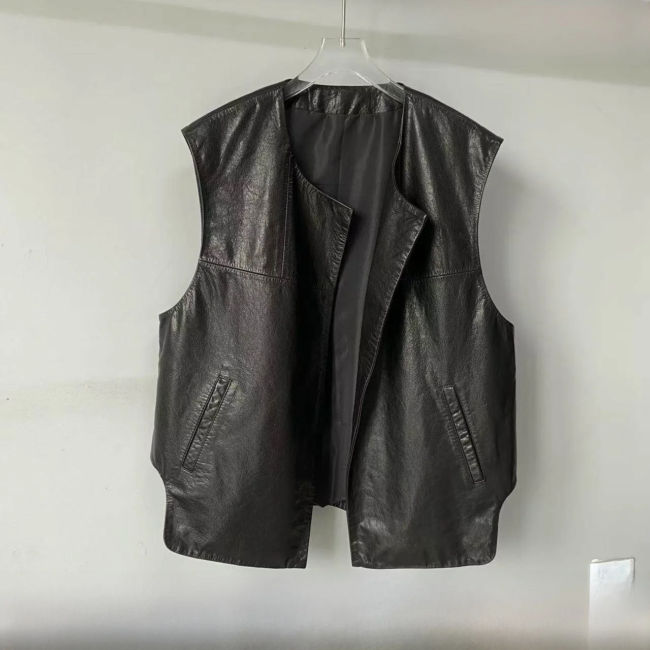 

Осень 2023, новинка, женский модный кожаный жилет из овчины, универсальное тюре, круглое пальто с застежкой на одной пуговице