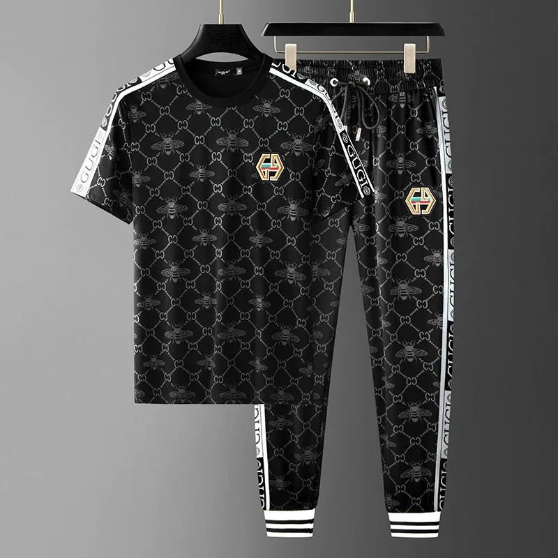 Novo Conjunto Casual Esportivo Masculino 2026 de Verão em Seda Gelada Luxuosa com Camiseta Bordada e Calça Comprida de Manga ...