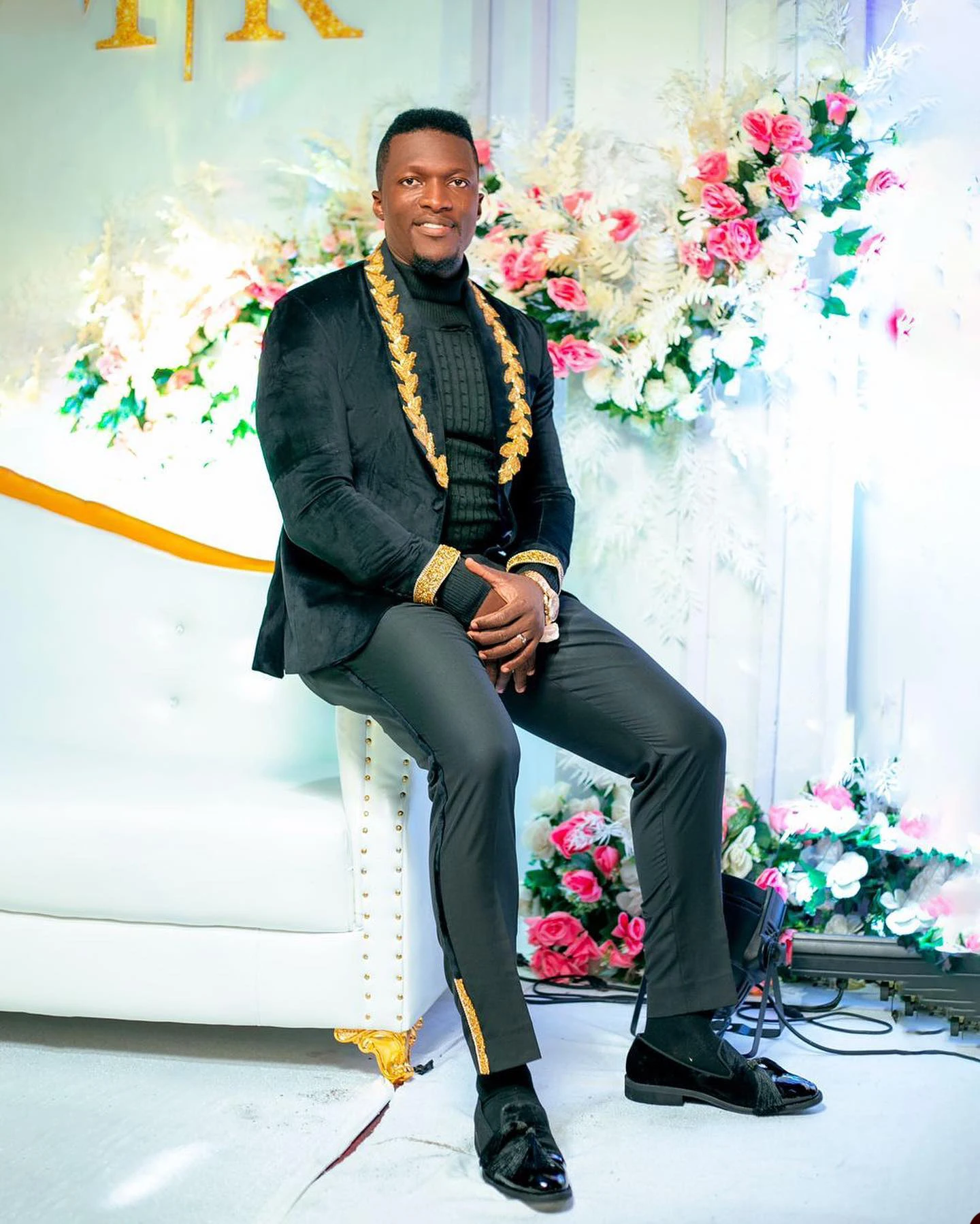 골든 Appliqued 남자 결혼식 정장 2 조각 플러스 사이즈 신랑 정장 공식 파티 파티 쇼 바지 턱시도