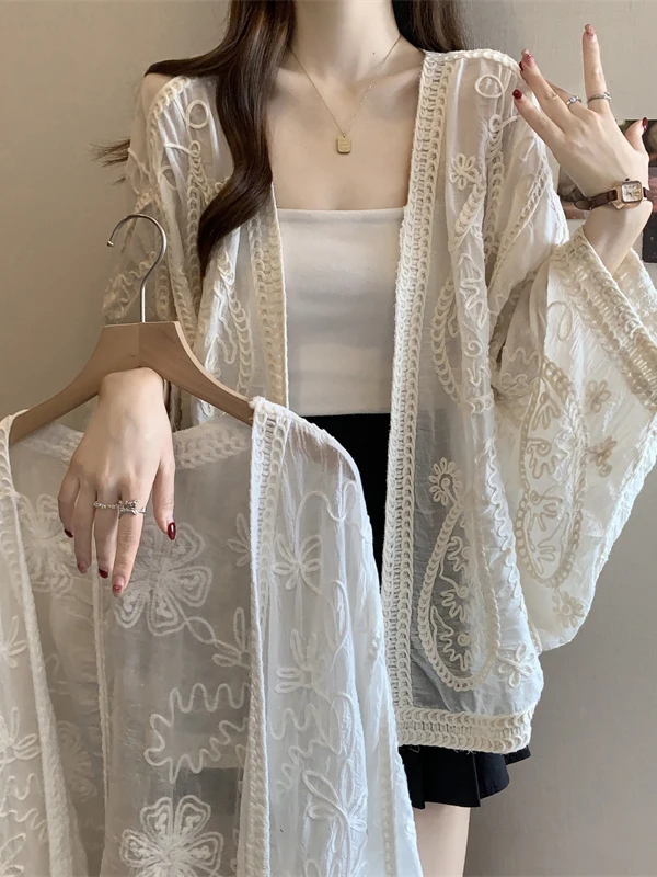 

Легкая вышитая солнцезащитная рубашка большого размера для женщин: модная летняя повседневная верхняя одежда с V-образным вырезом без рукавов