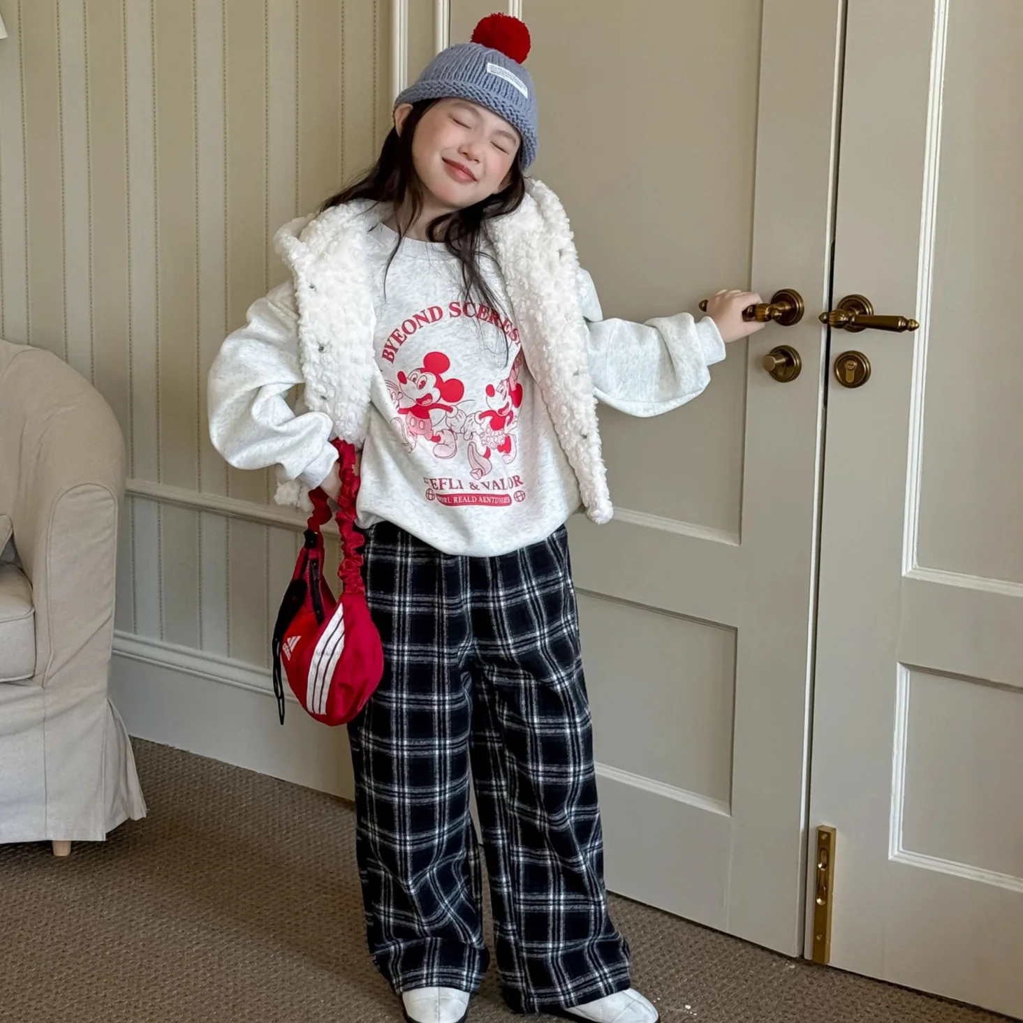 

Жилет для девочек, новинка зимы 2023, свитер с капюшоном и ушками, жилет, милая теплая куртка без рукавов, повседневная, милая и модная