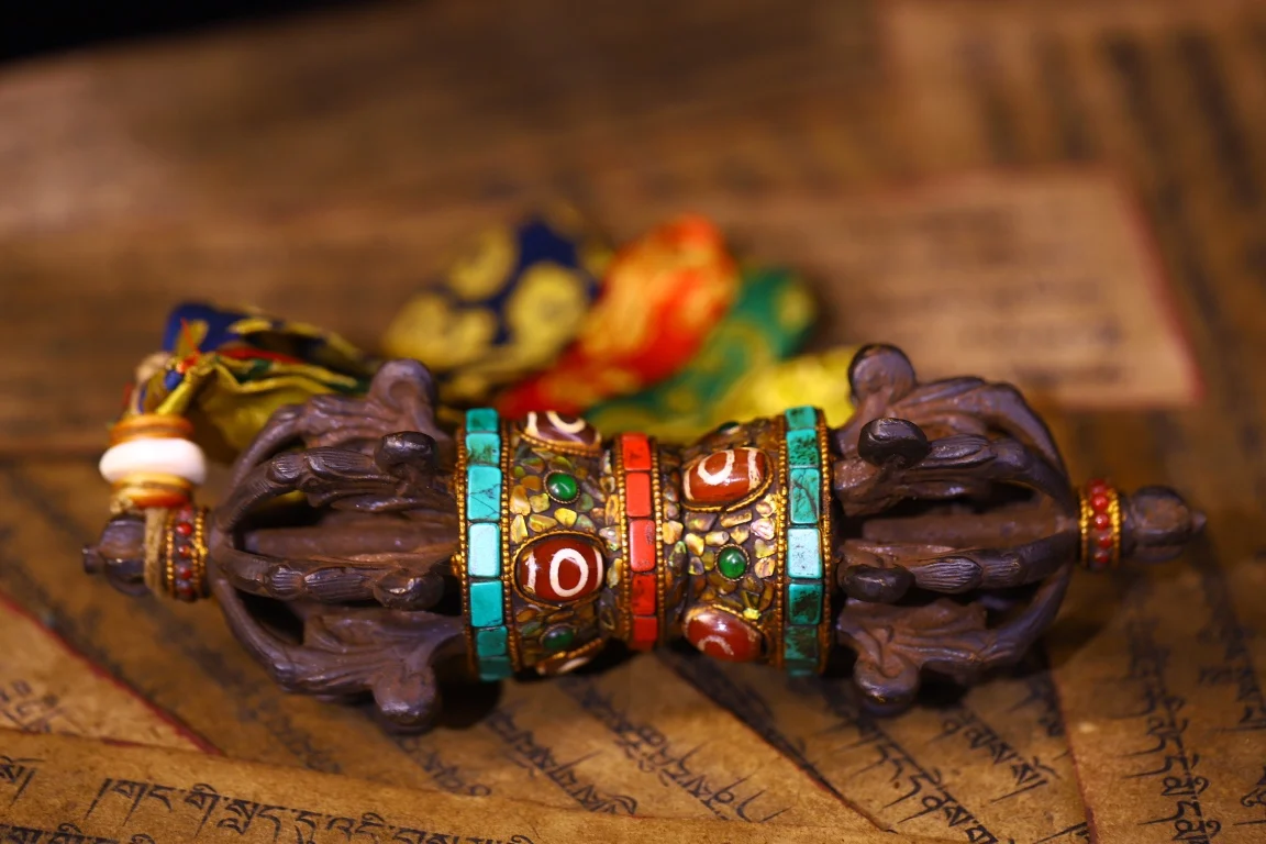 

9"Xizang Folk Collection Old Bronze Painted Mosaic Gem gZi Beads Eight Treasures Old Bell Vajra Amulet Dharam Worship Hall