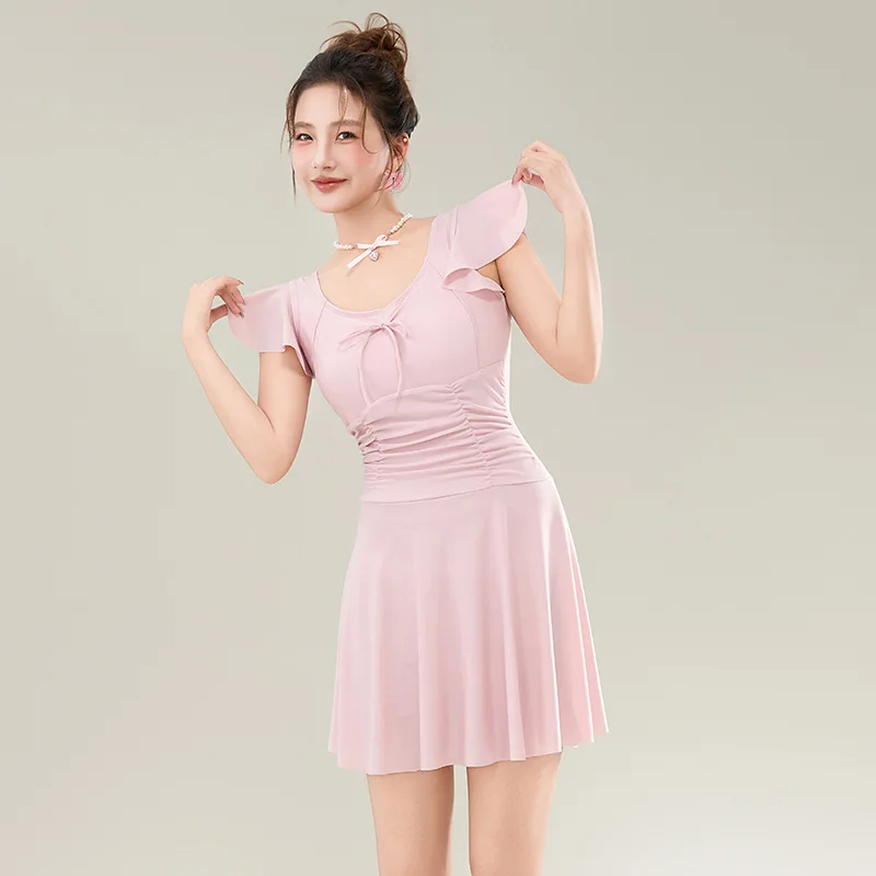 Women Who Are Conservative Slim in Small Breasts Gathered on the Beach Vacation 2025 New One-piece Solid Color High-end Swimsuit