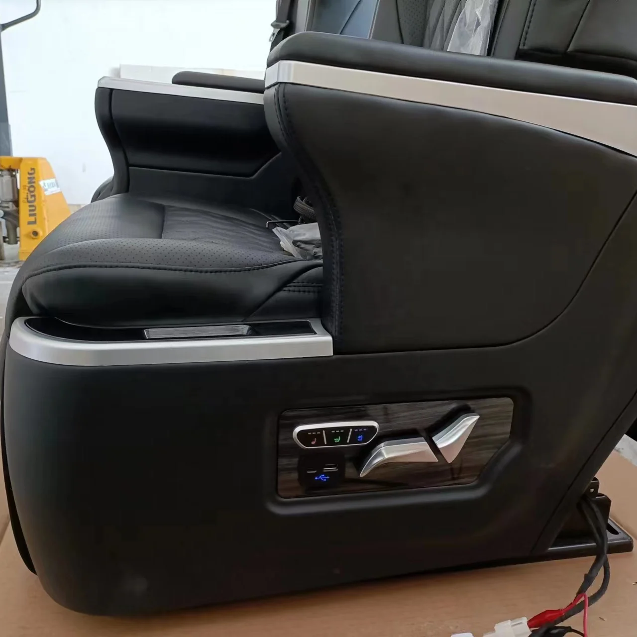 CustomizedAuto Conversion Interior Upgrading Accessories Cheap Luxury Pilot Seats For Sienna Alphard Limousines Van Seat