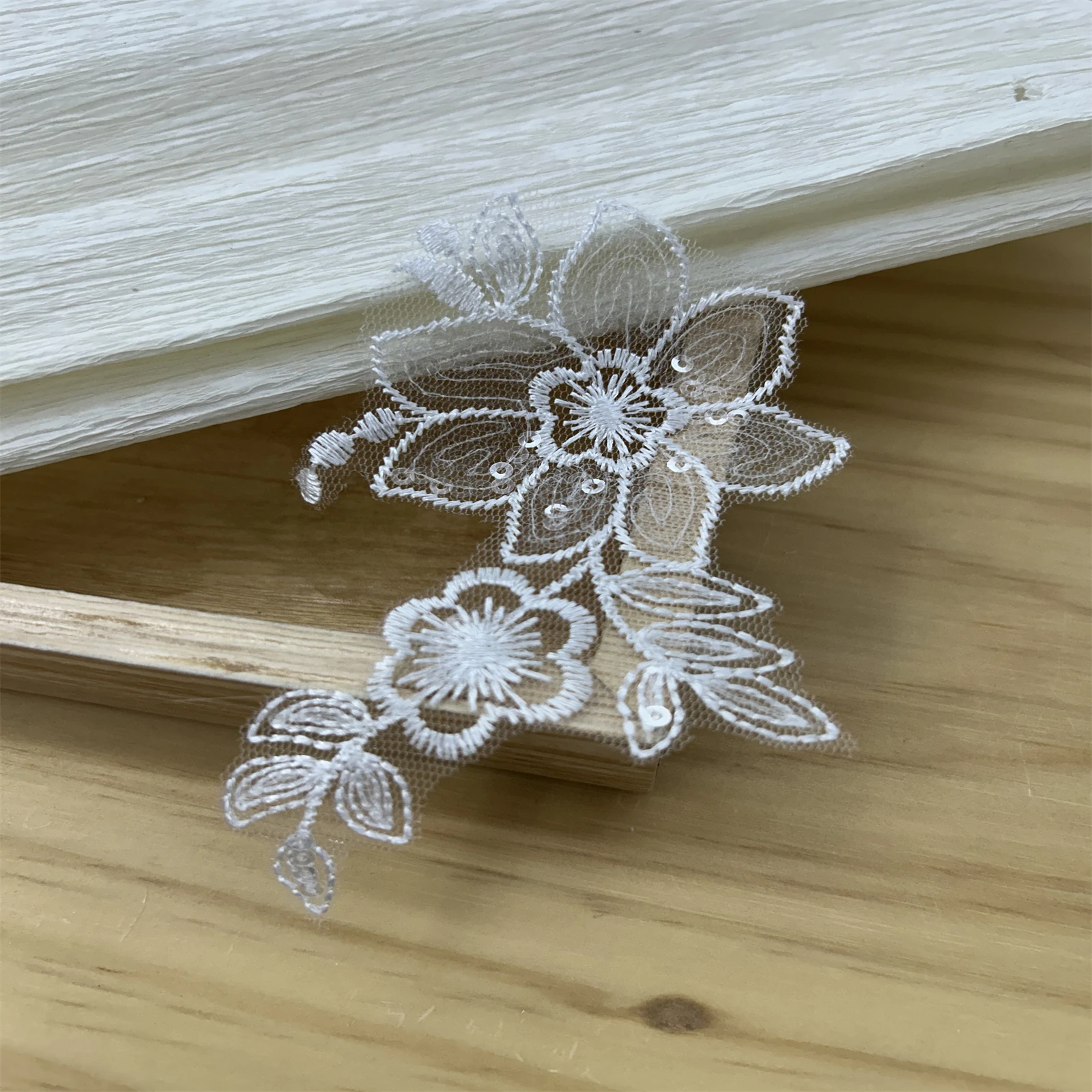 

10pcs White Lace Flower Sequins Flower Patches for Wedding Accessories Cloth Dressmaking DIY Reapir Craft Applique