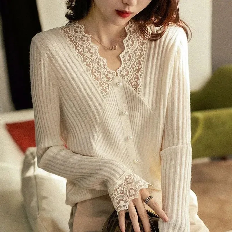 

V-neck undershirt with spring and autumn new style sweater, stylish top, lace knit, spring and autumn season