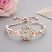 1 pièce d'une montre à quartz élégante pour femme, associée à une luxueuse embellissement de strass - bracelet simulé en or 2