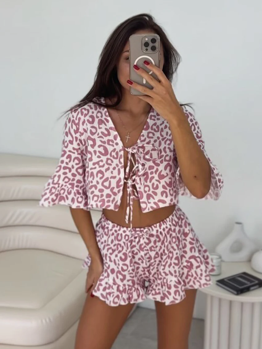 

Marthaqiqi Leopard Print Women Sleepwear Set V-Neck Pajamas Half Sleeve Nightgown Lace Up Crop Top Pyjamas Shorts Nightwear Suit