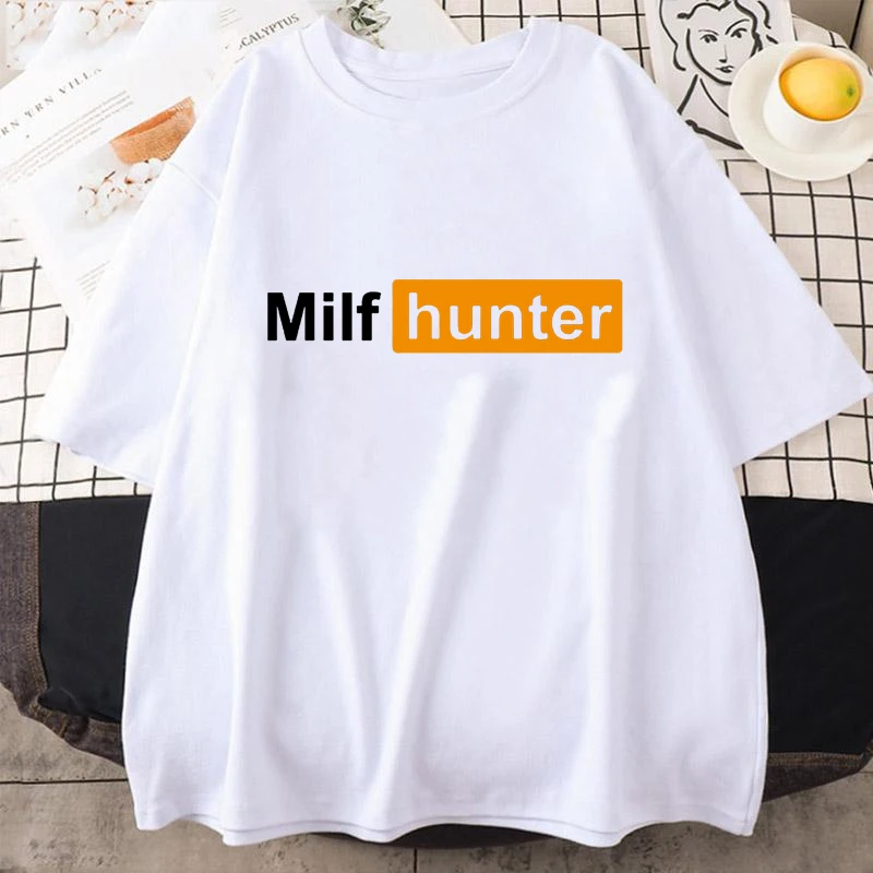 MILF Hunter | Lustiges Erwachsenen-Humor-Witz für Männer, die Milfs lieben T-Shirt MILF Hunter T-Shirt lustige Baumwolle Kurzarm T-Shirts Tops – Detail 4