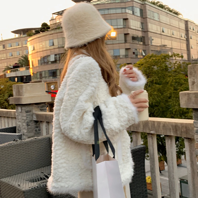 Faux Fur Coat for Women, Loose Short Outwear, Casual and Matching, Round Collar, Lamb Wool, Fashionable and Elegant, Winter