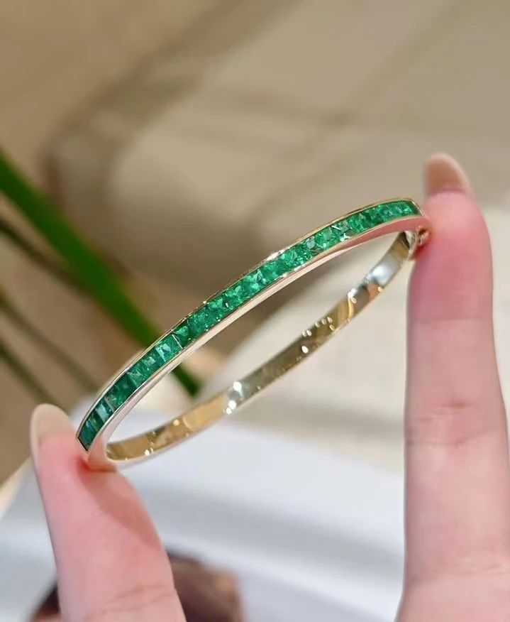 

Luxury Fashion Emerald Stainless Steel Cuff Bracelets Non-fading Green Crystal Titanium Hand Buckle Arm Bangles Shining Jewelry