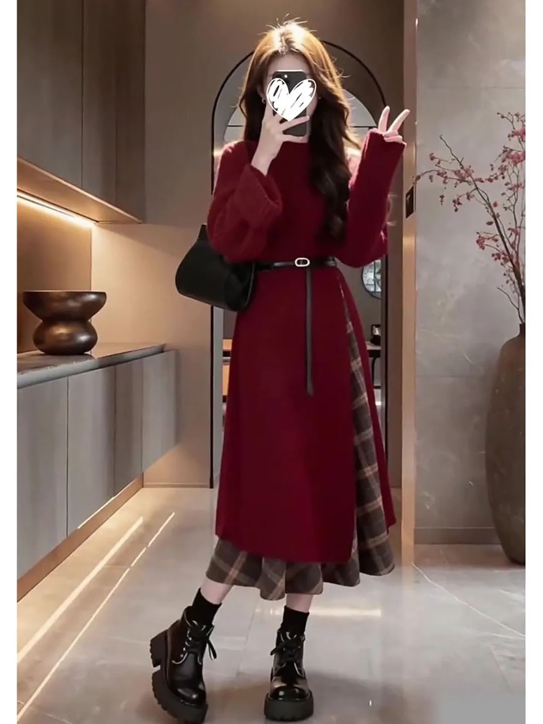 

Красное вязаное платье и винтажная клетчатая юбка-двойка: женский модный комплект для весны 2026 года, новогодний элегантный и стильный наряд