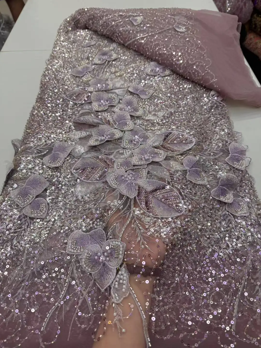 Tessuto di pizzo da sposo con ricamo in rilievo a rete francese di moda con paillettes Tessuto africano nigeriano per abito da sposa cucito da donna