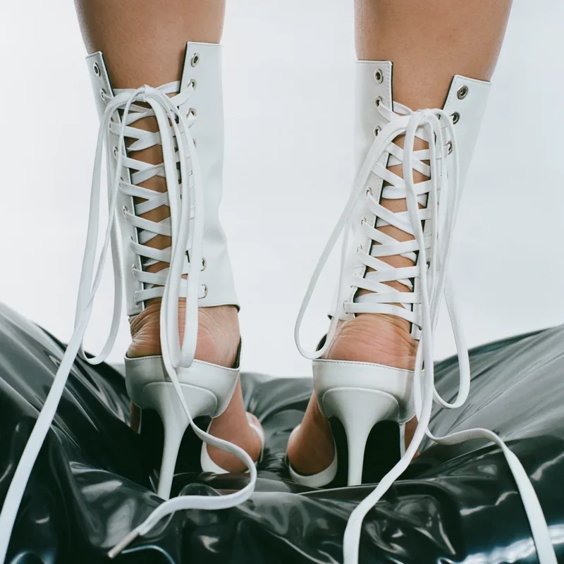 Mette หนัง One Word เข็มขัดรองเท้าแตะเซ็กซี่ Pointed Toe Thin Heel สินค้าใหม่แฟชั่นผู้หญิงรองเท้าโมเดิร์น