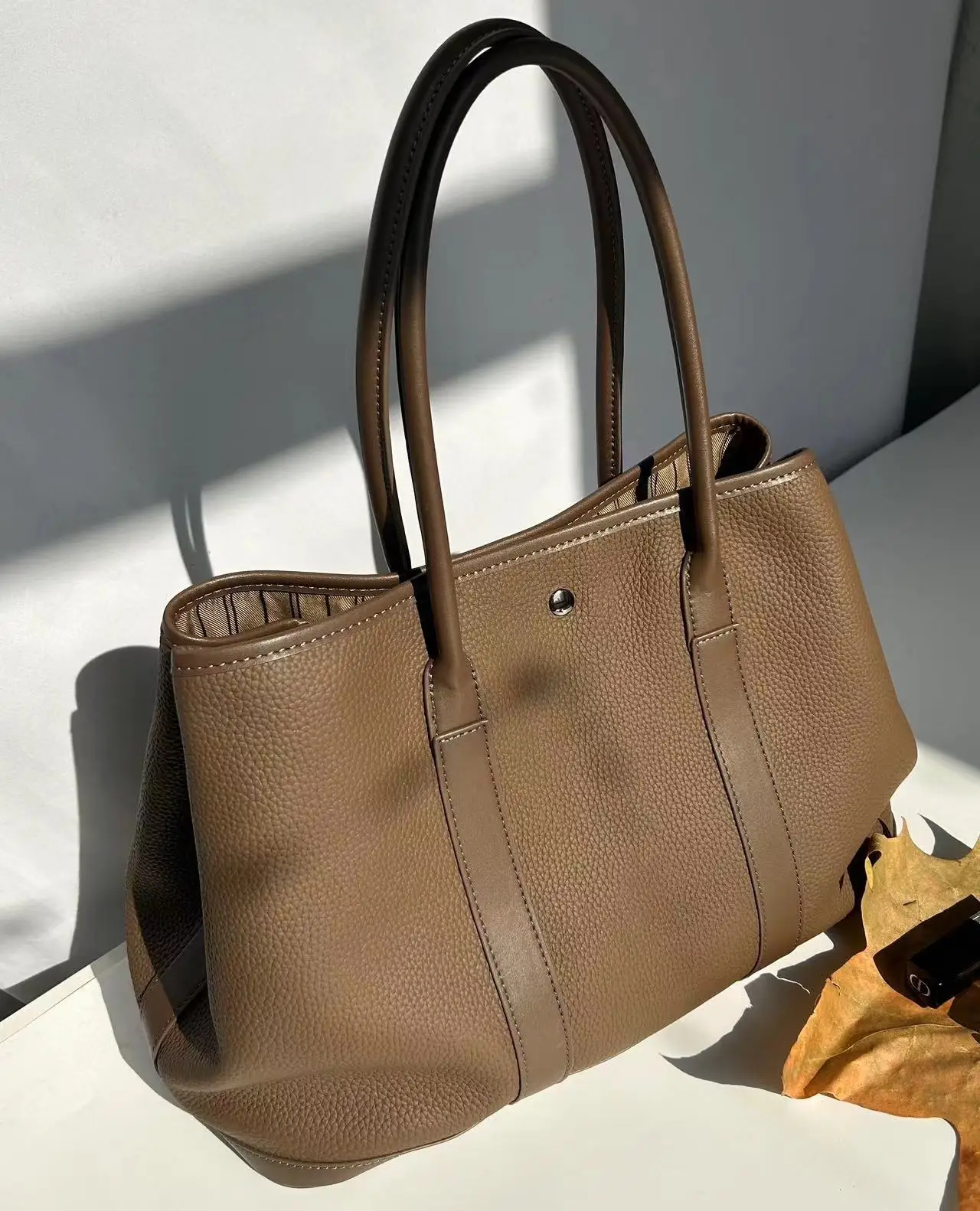 2023 New Tote Bag Handbag Genuine Leather Commuter Computer Bag, First Layer Cowhide, Simple and Large Capacity