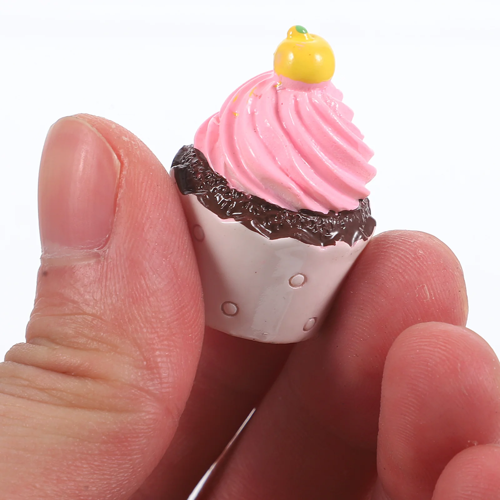 8 Pcs Resin Accessories Keychain DIY Ornaments Mini Cupcake Model Fridge Magnet Making for