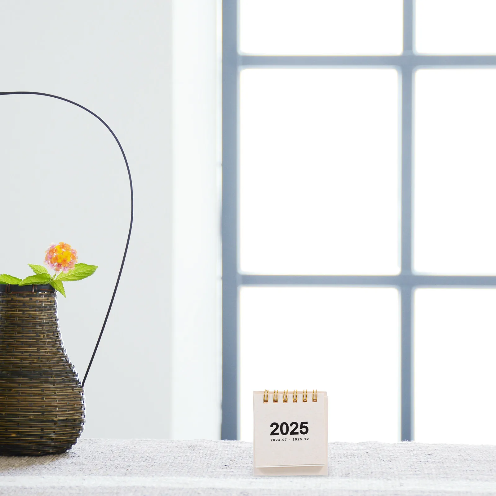 

Small Desk Calendar 2024-2025 Mini Monthly Flip Calendar Office Desktop Note Reminder Home Accessory Home Accessory
