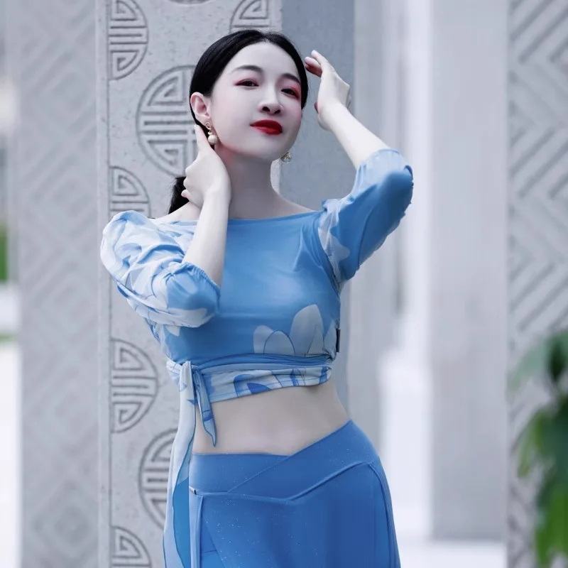 カスタマイズされたベリーダンス衣装のネクタイトップ、プリントバブルスリーブ付きで、前後に着用できるようにカバーします。