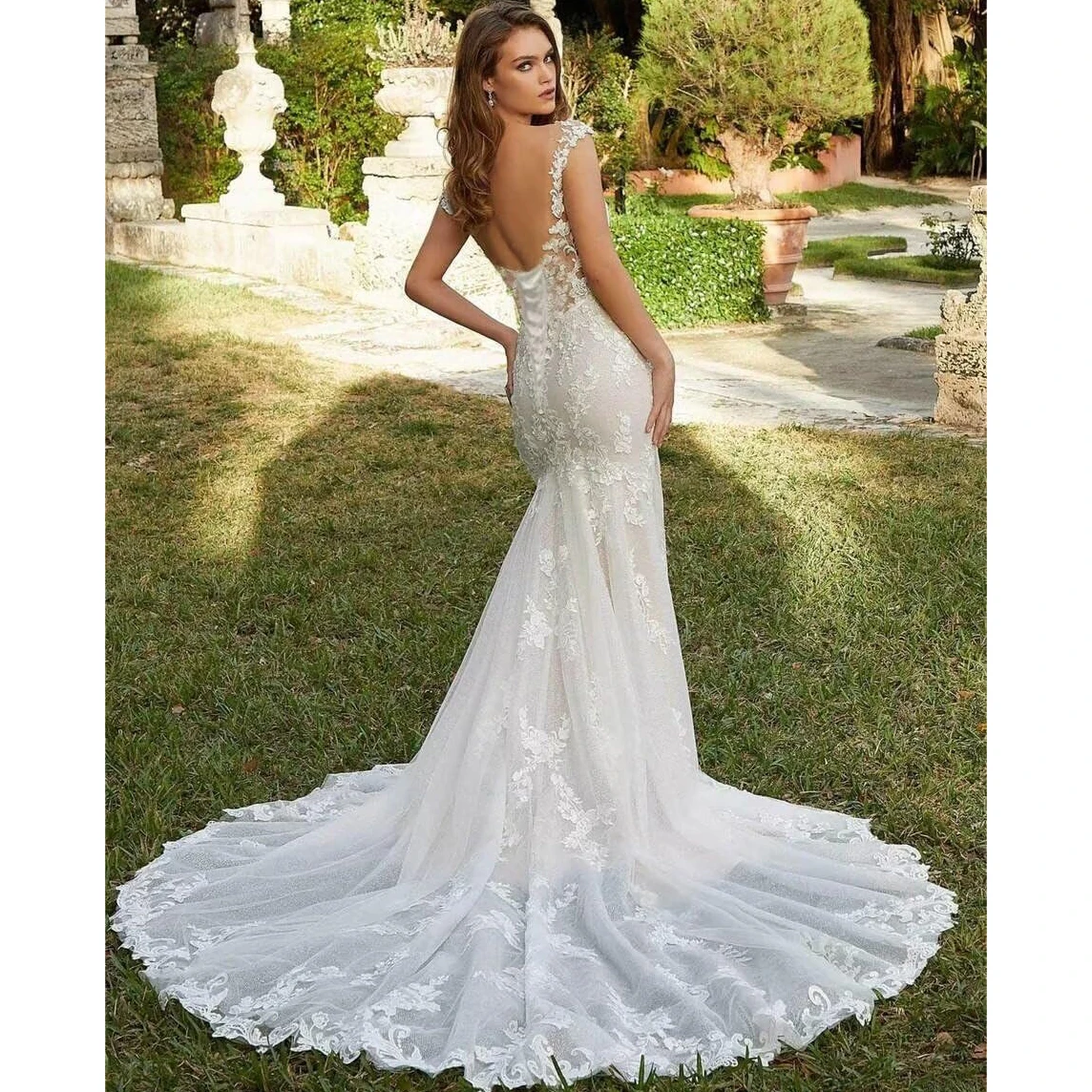 

Elegant Mermaid Lace Wedding Dress with Applique Details Bridal Gown Customize