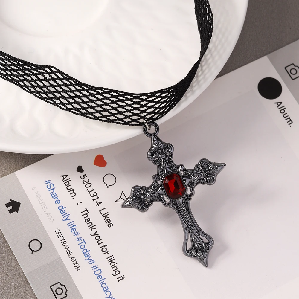 Aihua Victoria Schwarze Kreuz-Halskette für Frauen Punk Ästhetik Neo-Gothic Spitzenhalskette Choker Grunge Schmuck Geschenke – Detail 8