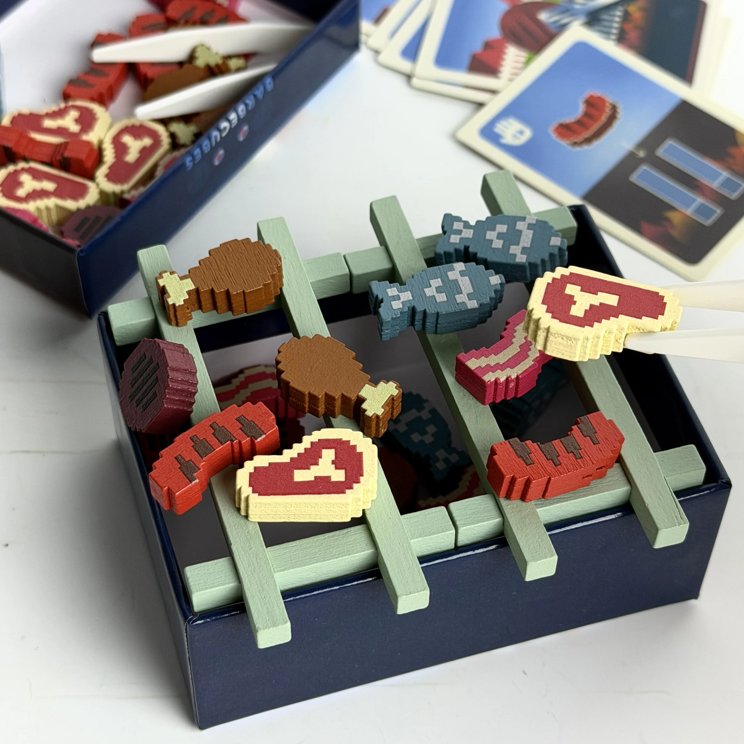 Barbecubes-Spiele - Perfekt für Familienspielabende, mit Fingerspitzen-Übungen, Lachen und einem aufregenden Kartenspiel. – Detail 7