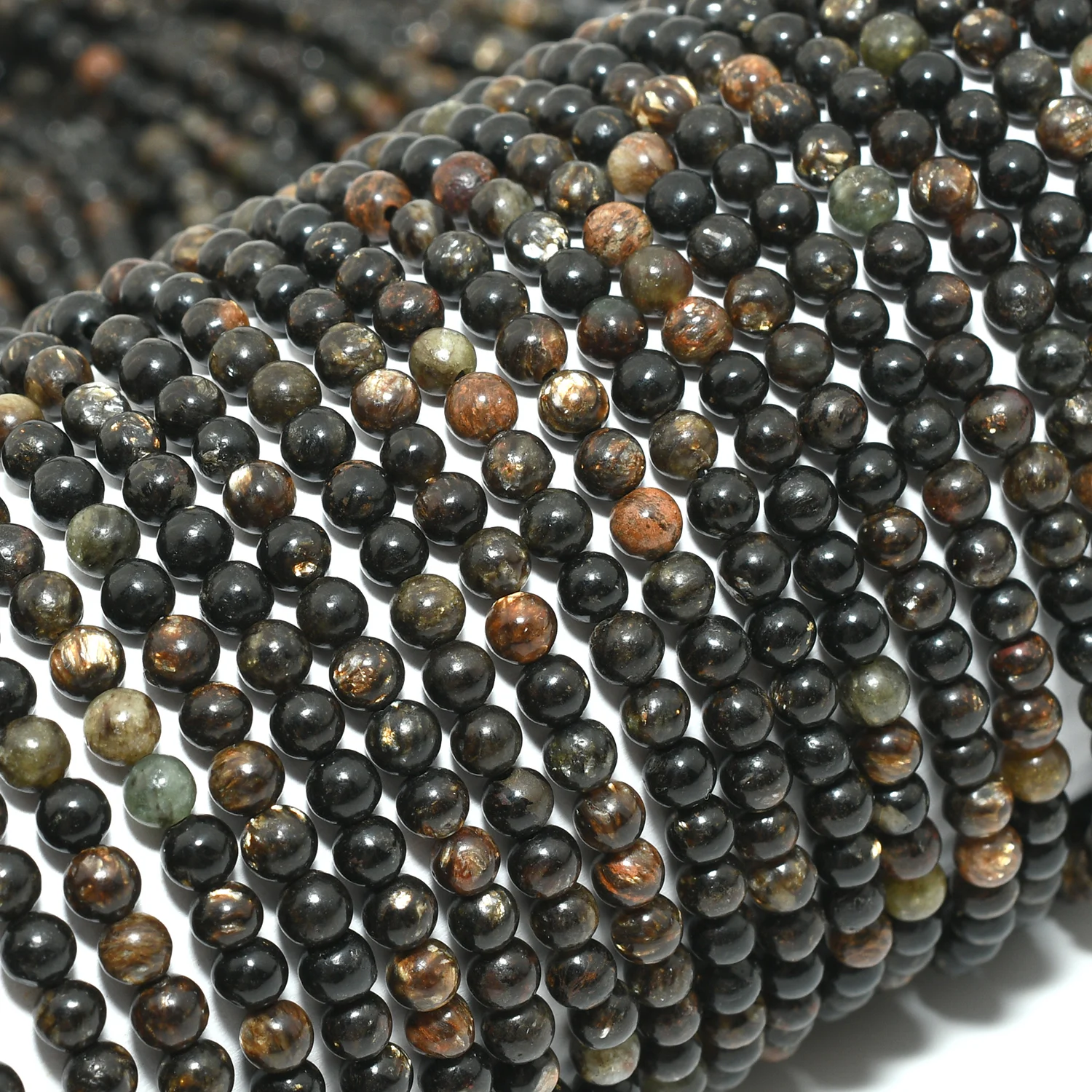 خرز دائري فضفاض من بيوتيت طبيعي 4 مم - 4.5 مم، غير مستدير مثالي