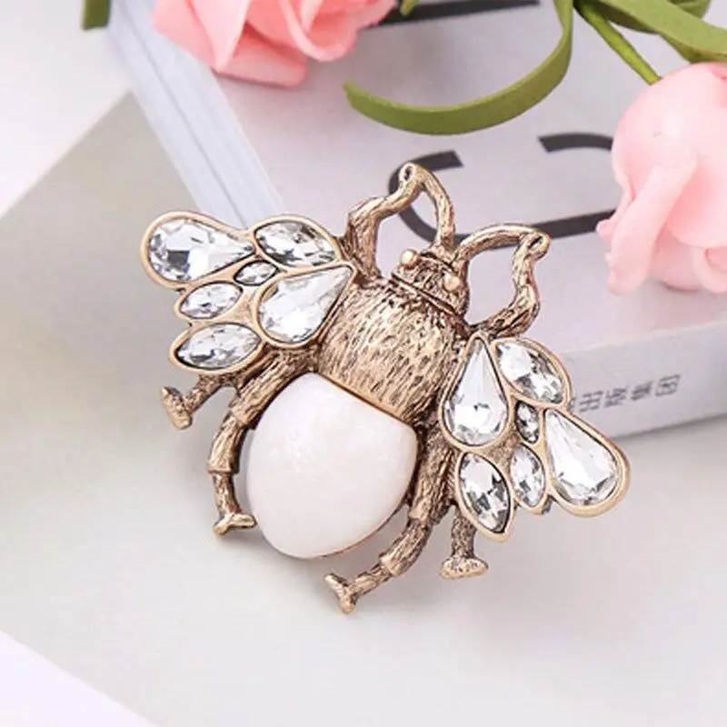 Vintage Baroque Pearl Bee Brooches For Women Men Suit Retro Elegant Rhinestone Bee Insect Animal Brooch Pins Party Jewelry Gifts