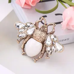 Vintage Baroque Pearl Bee Brooches For Women Men Suit Retro Elegant Rhinestone Bee Insect Animal Brooch Pins Party Jewelry Gifts