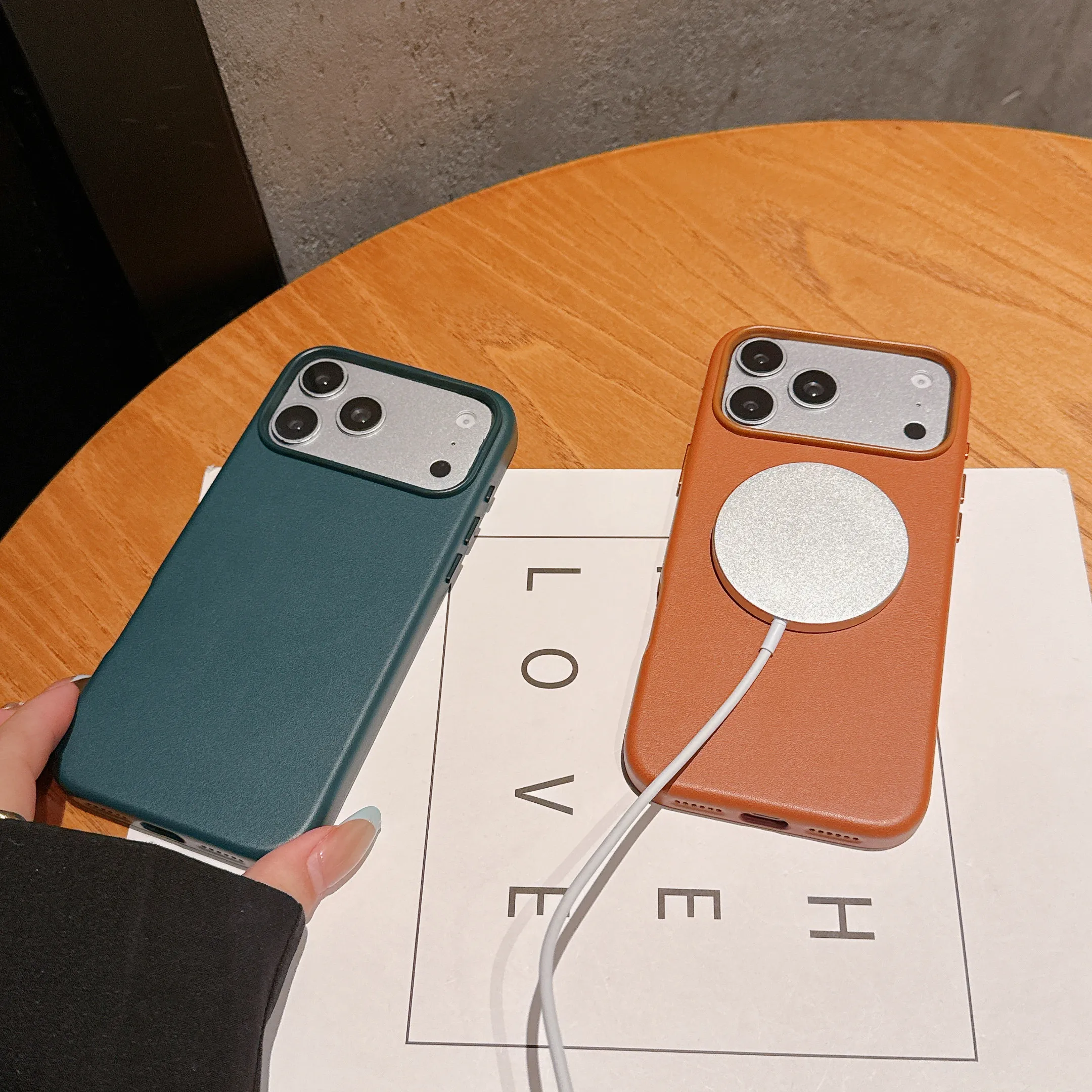 Funda magnética de cuero sintético para iPhone 18 Pro Max, 17, 16, 15, 14 Plus, 13, 12, compatible con la carga inalámbrica MagSafe y con protección contra golpes.